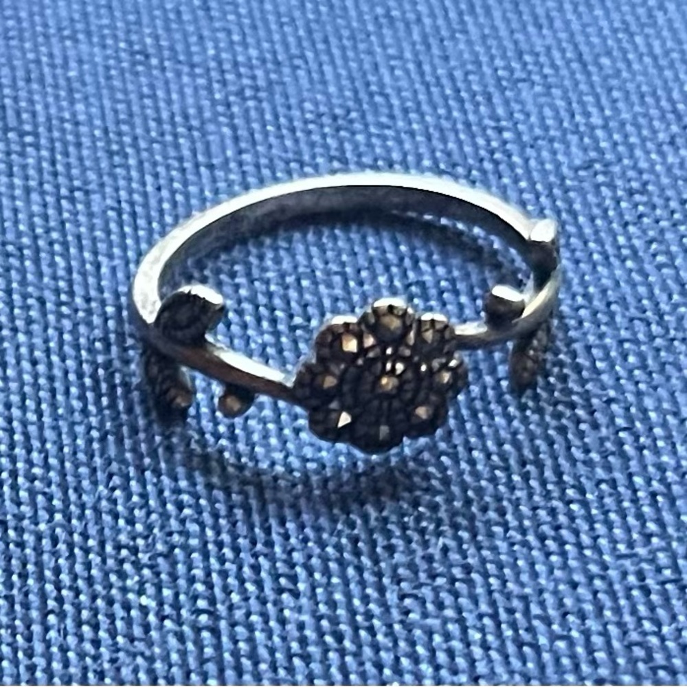Sterling silver rhinestone ring size 7 mint condition vintage